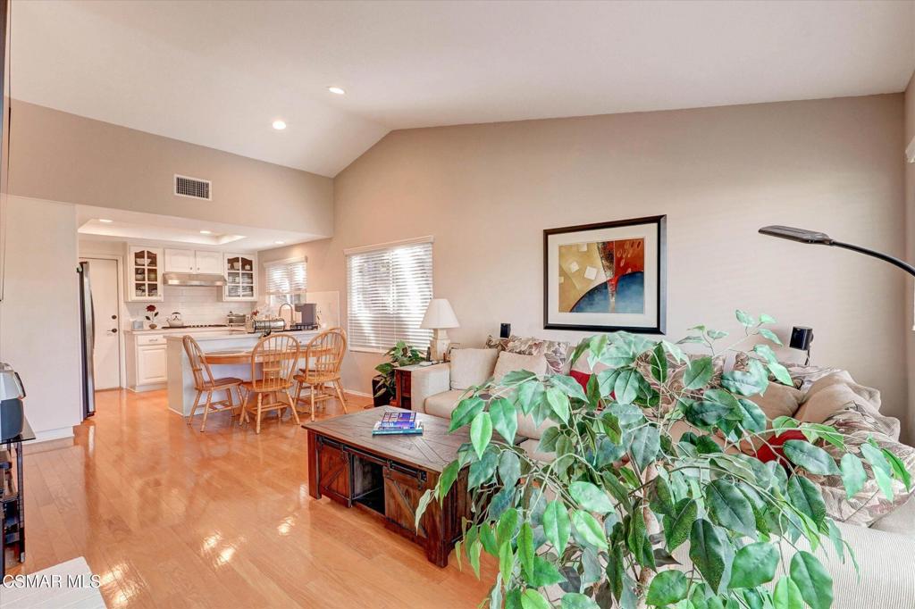 17-3989 Ashbourne Ln-17
