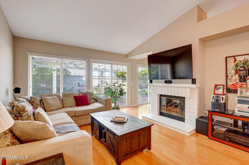 16-3989 Ashbourne Ln-16