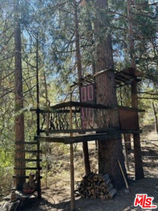 Tree fort hideaway