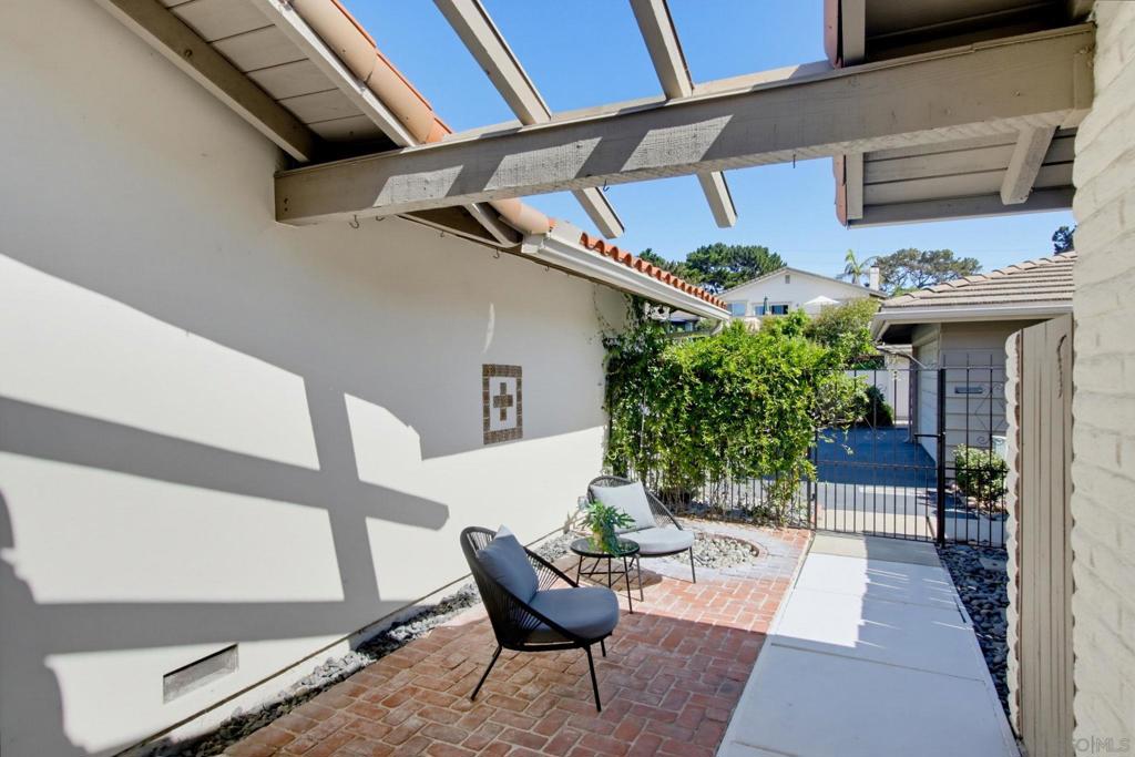 111 Delicias Ct, Solana Beach, CA 92075