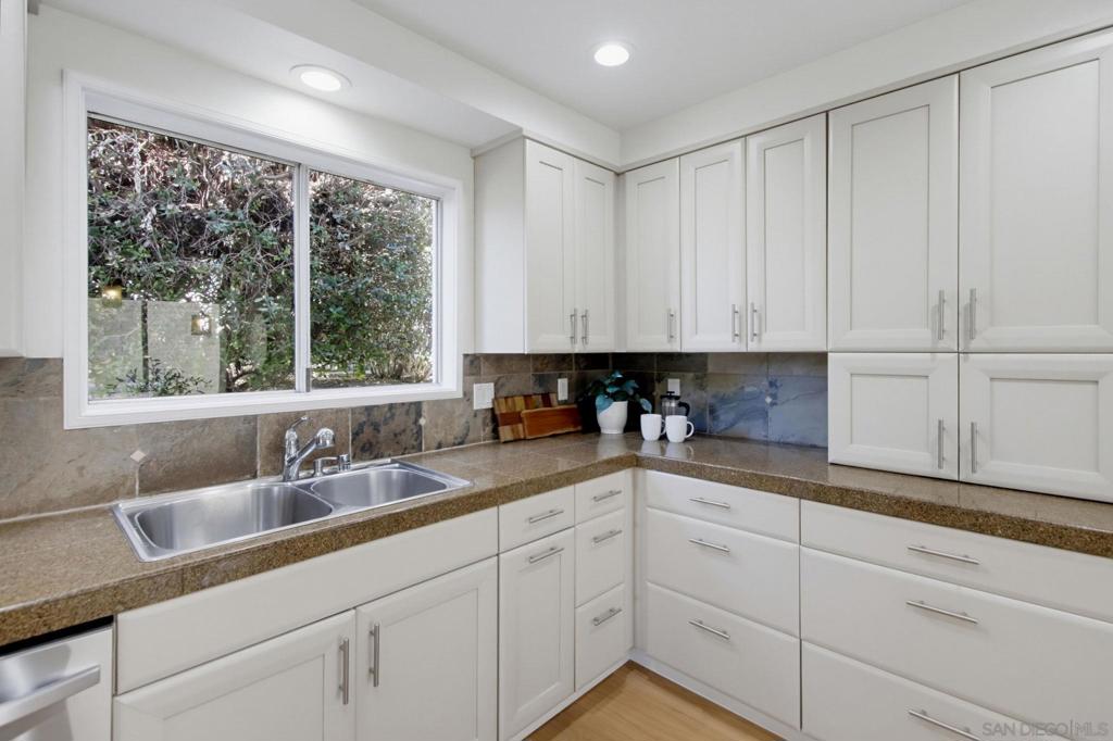 111 Delicias Ct, Solana Beach, CA 92075