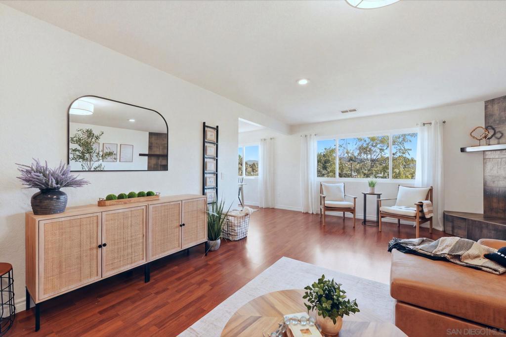 644 Lado De Loma, Vista, CA 92083