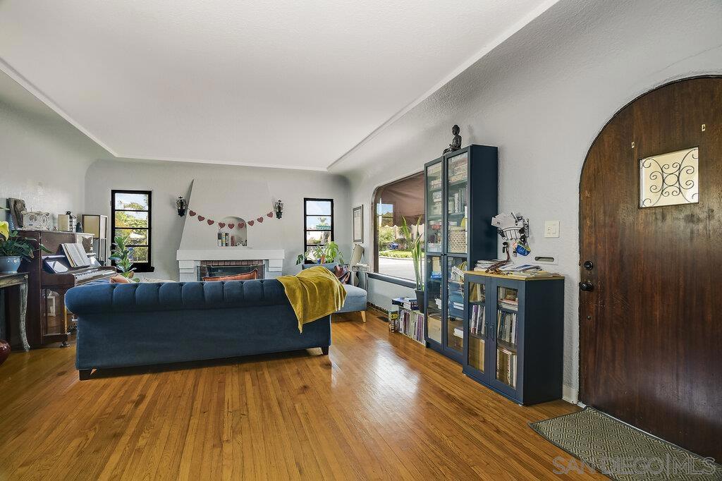 1240 Golden Gate Dr., San Diego, CA 92116