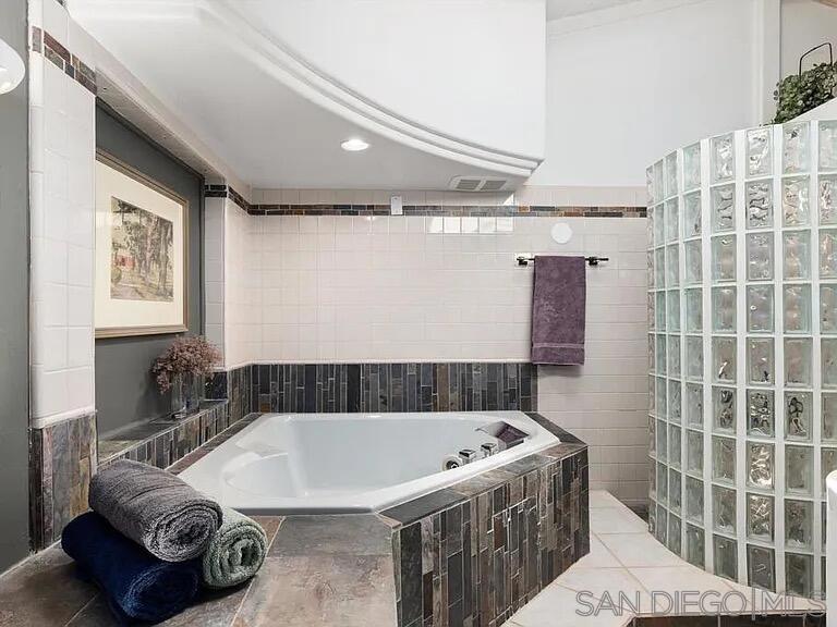 1556 VIA RANCHO PKWY, Escondido, CA 92029