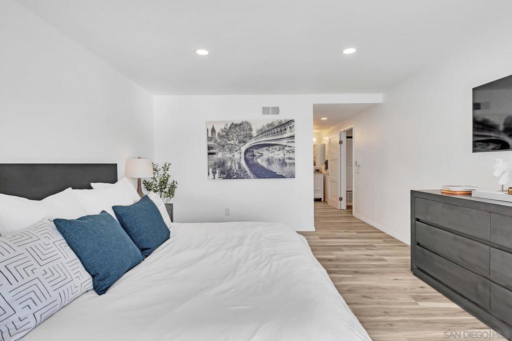 32 Montego Court, Coronado, CA 92118