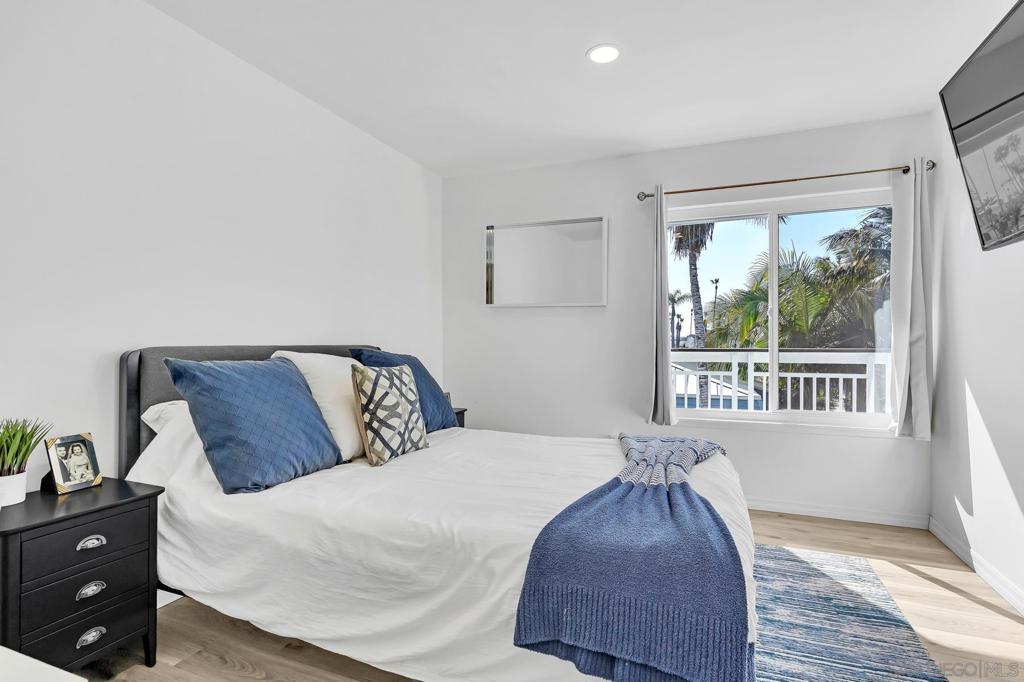 32 Montego Court, Coronado, CA 92118