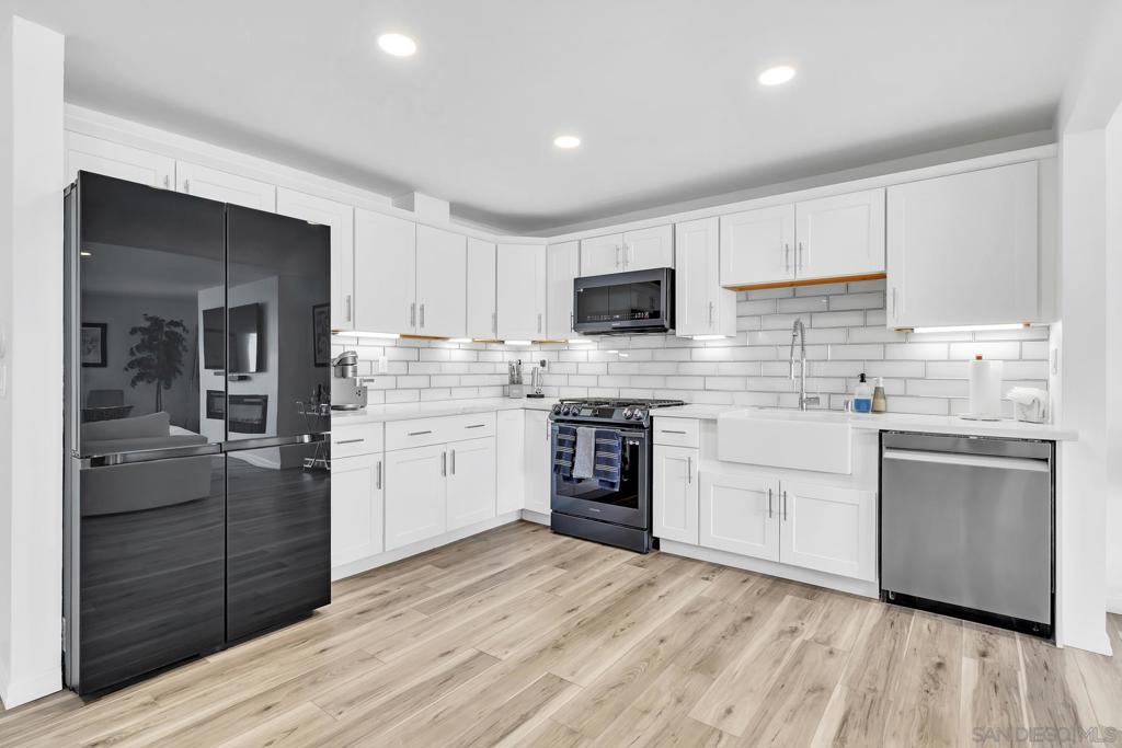 32 Montego Court, Coronado, CA 92118