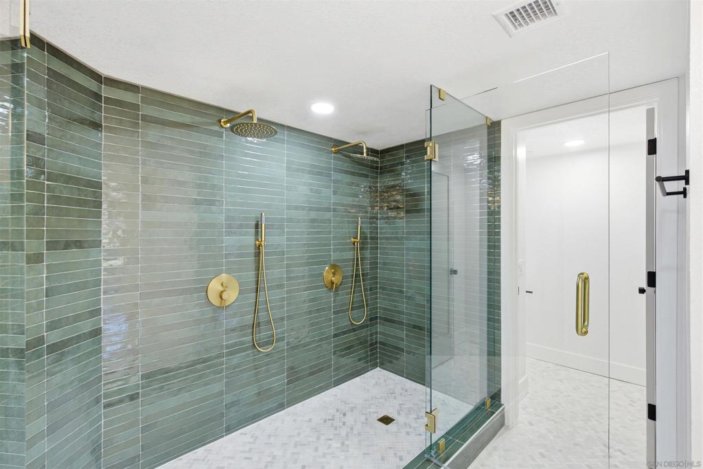 230 W Laurel, #204, San Diego, CA 92101