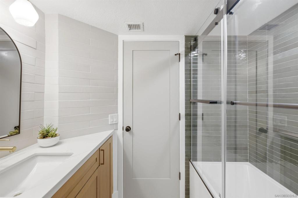 230 W Laurel, #204, San Diego, CA 92101