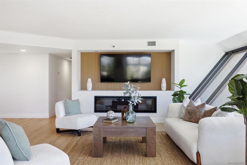 230 W Laurel, #204, San Diego, CA 92101