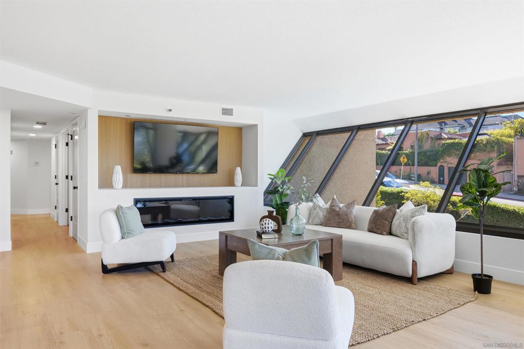 230 W Laurel, #204, San Diego, CA 92101