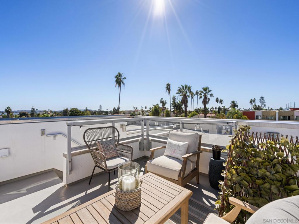 1952 Hornblend St, #6, San Diego, CA 92109