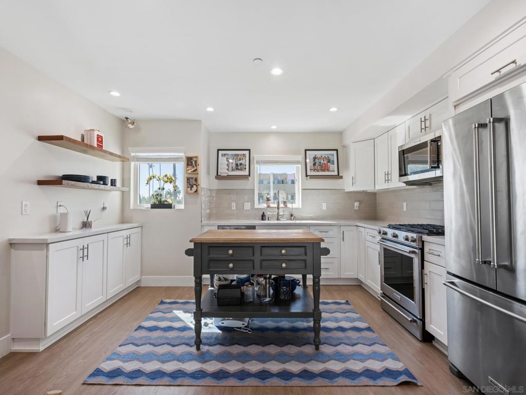 1952 Hornblend St, #6, San Diego, CA 92109