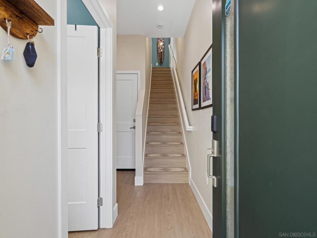 1952 Hornblend St, #6, San Diego, CA 92109