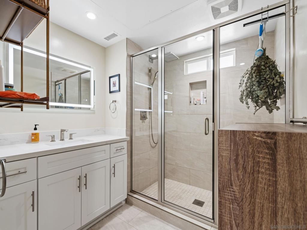 1952 Hornblend St, #6, San Diego, CA 92109