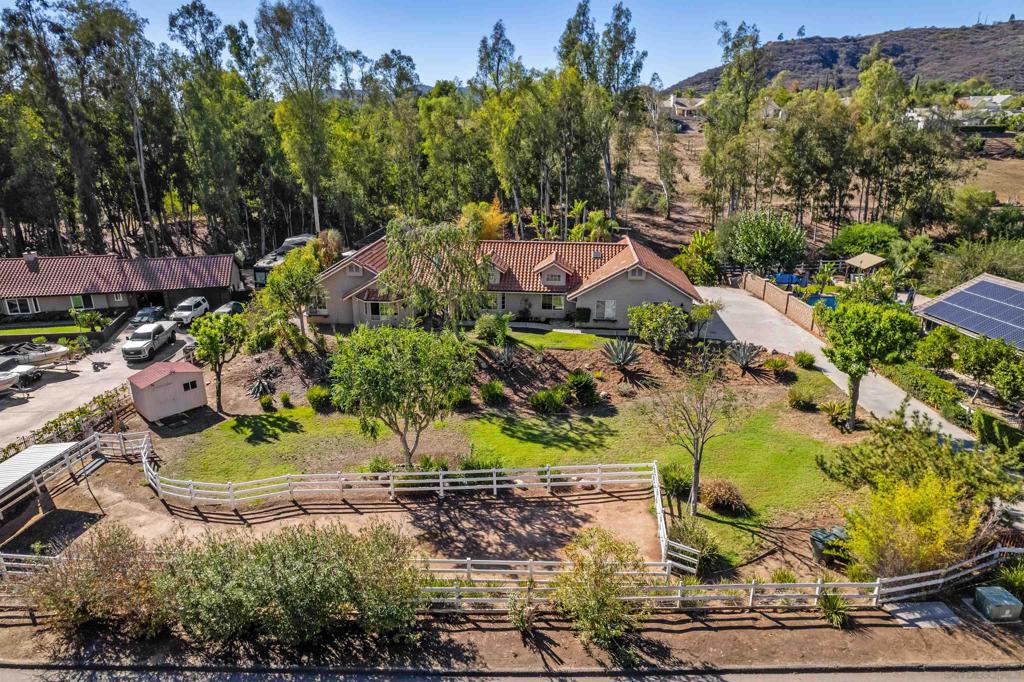 25790 Forest Dr, Escondido, CA 92026