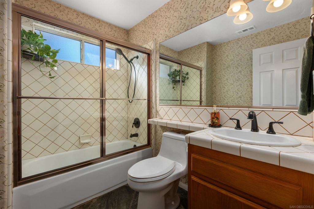25790 Forest Dr, Escondido, CA 92026