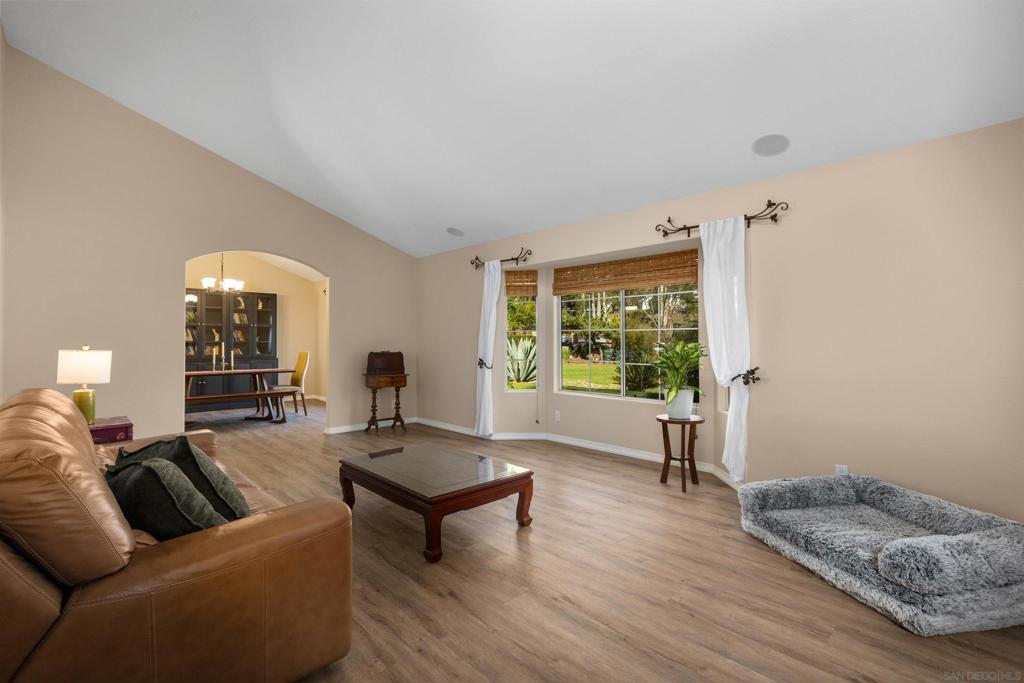 25790 Forest Dr, Escondido, CA 92026