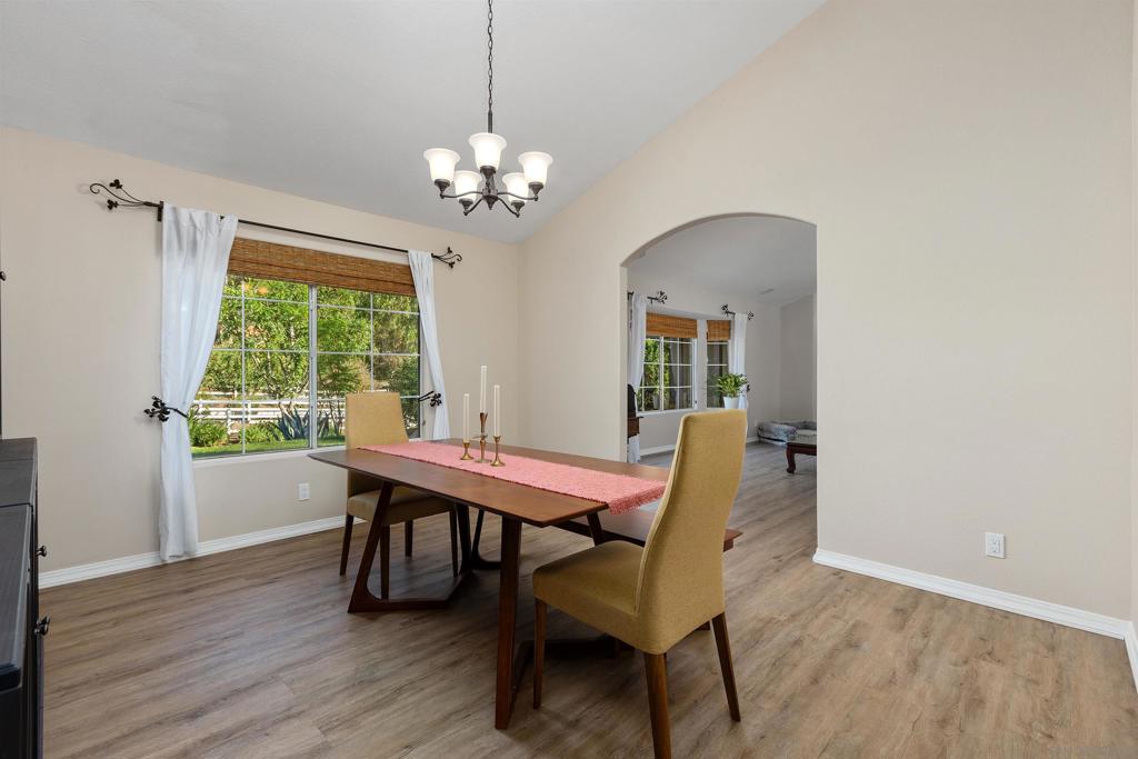 25790 Forest Dr, Escondido, CA 92026