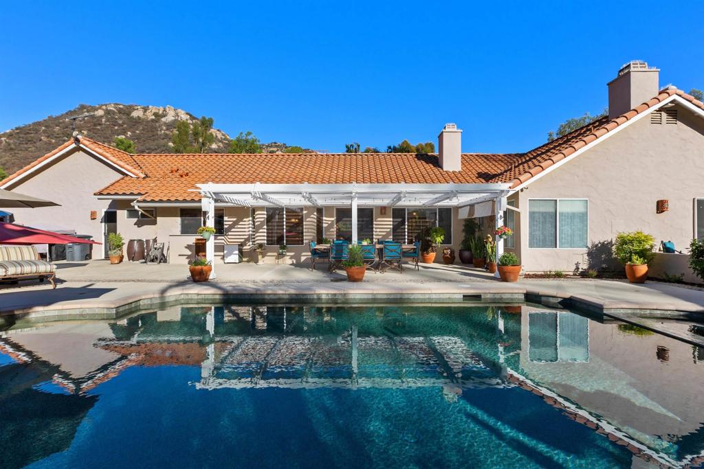 25790 Forest Dr, Escondido, CA 92026