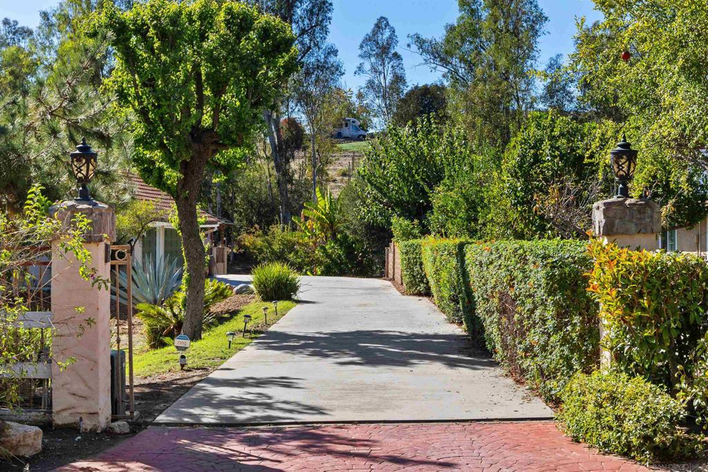 25790 Forest Dr, Escondido, CA 92026 25790 Forest Dr, Escondido, CA 92026