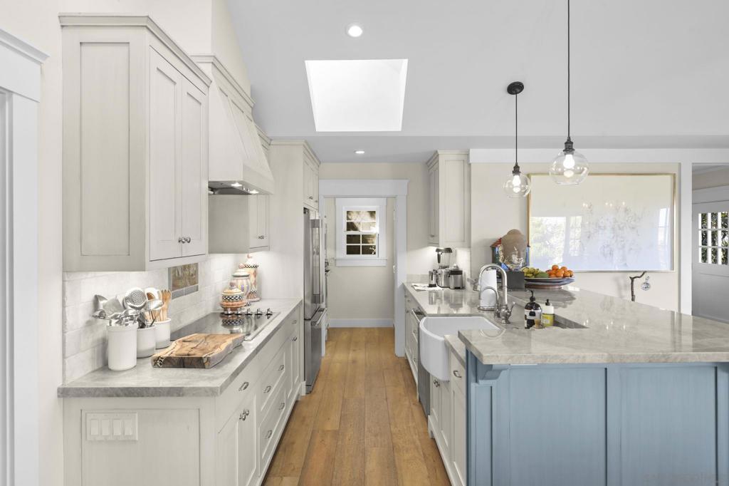 1437 Virginia Way, La Jolla, CA 92037