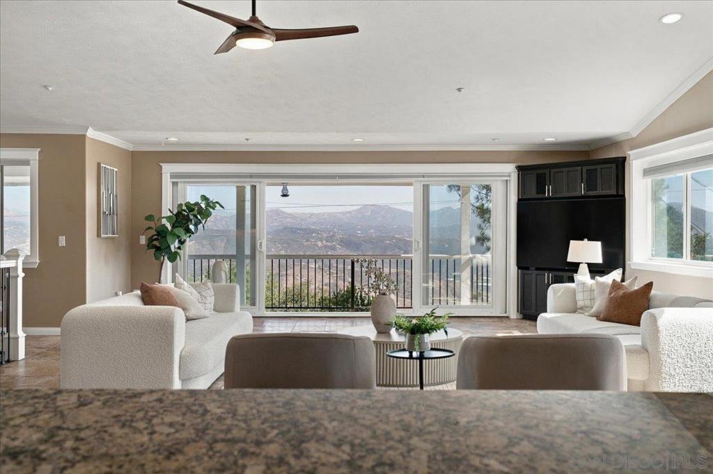 205 Highline Trail, El Cajon, CA 92021