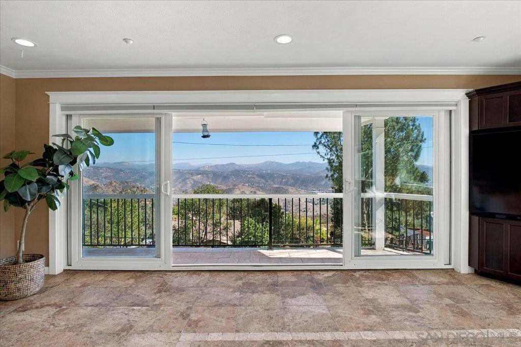 205 Highline Trail, El Cajon, CA 92021