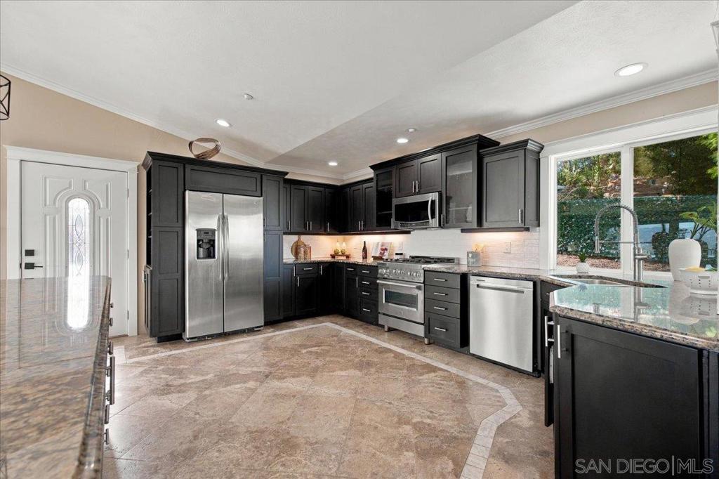 205 Highline Trail, El Cajon, CA 92021