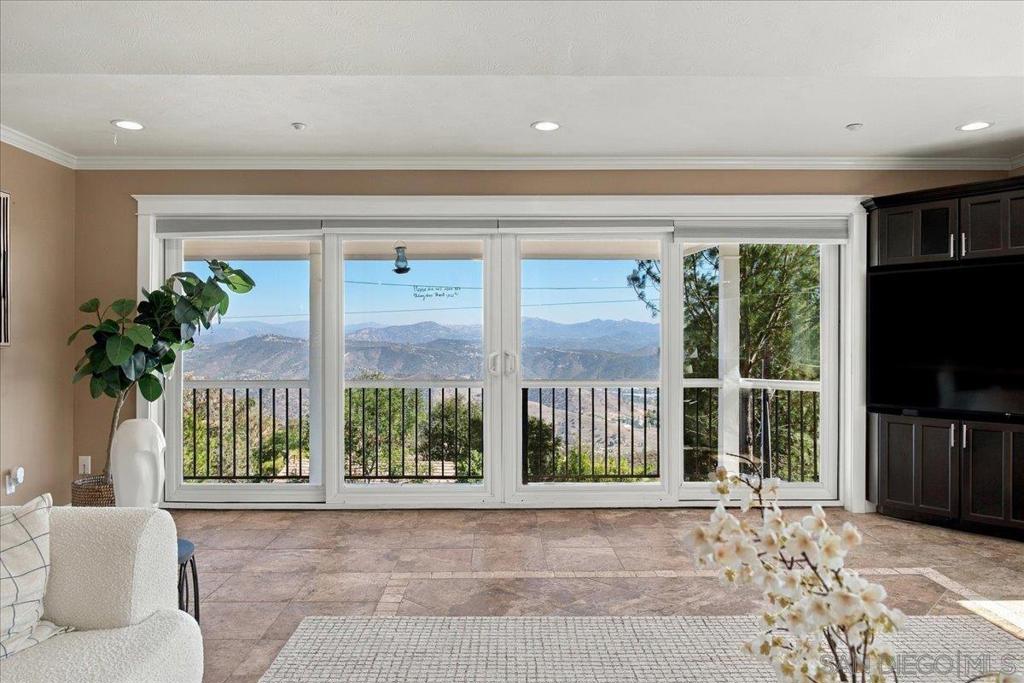 205 Highline Trail, El Cajon, CA 92021
