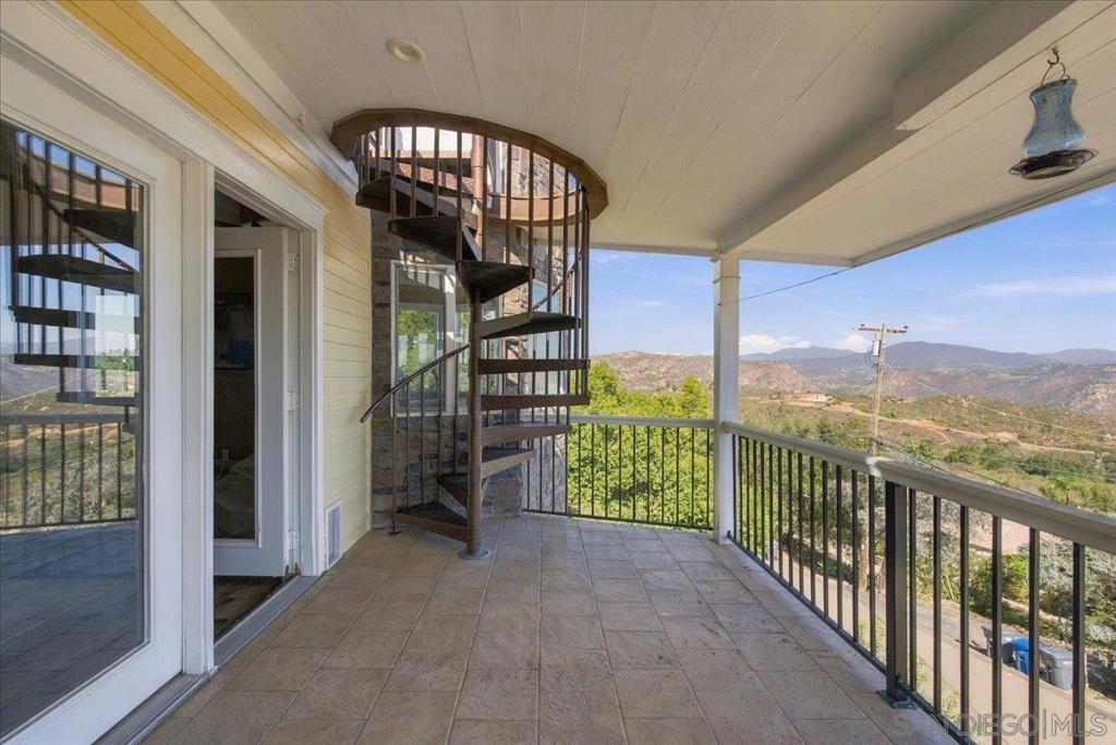 205 Highline Trail, El Cajon, CA 92021