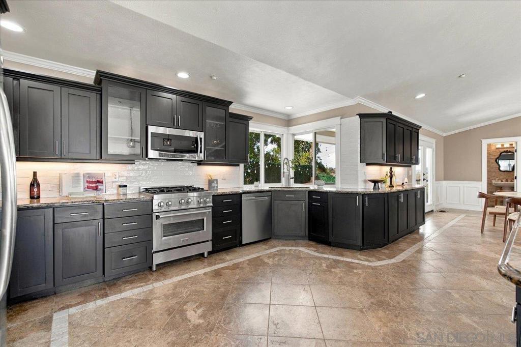 205 Highline Trail, El Cajon, CA 92021