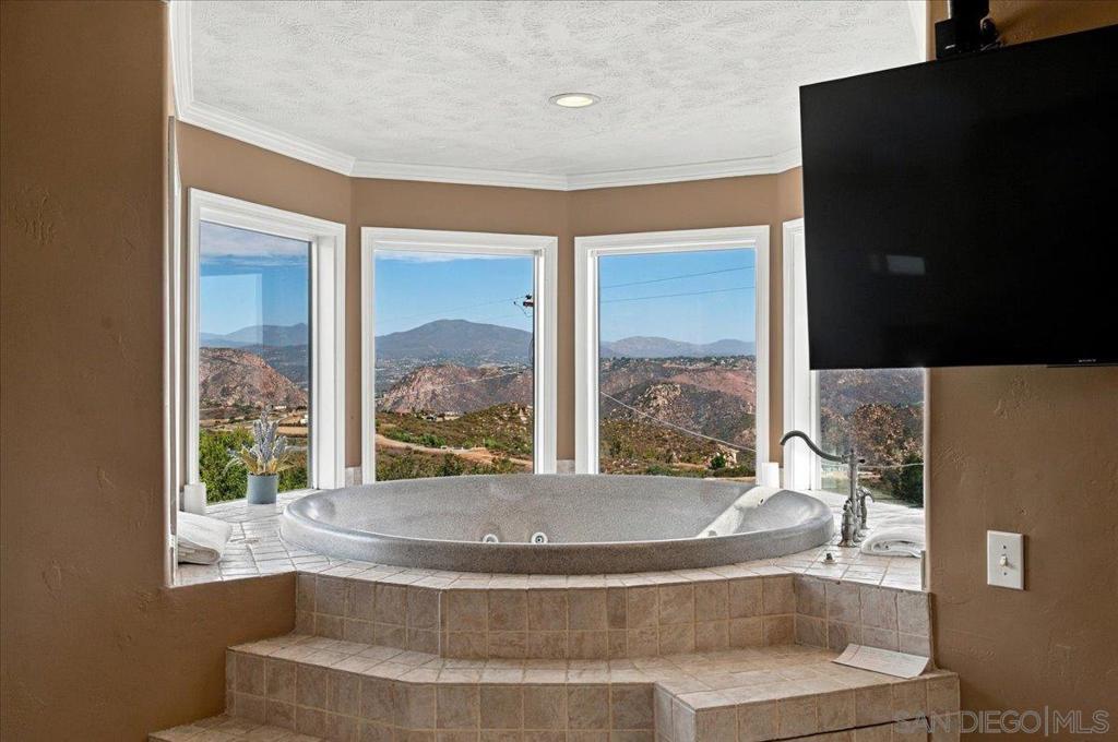 205 Highline Trail, El Cajon, CA 92021