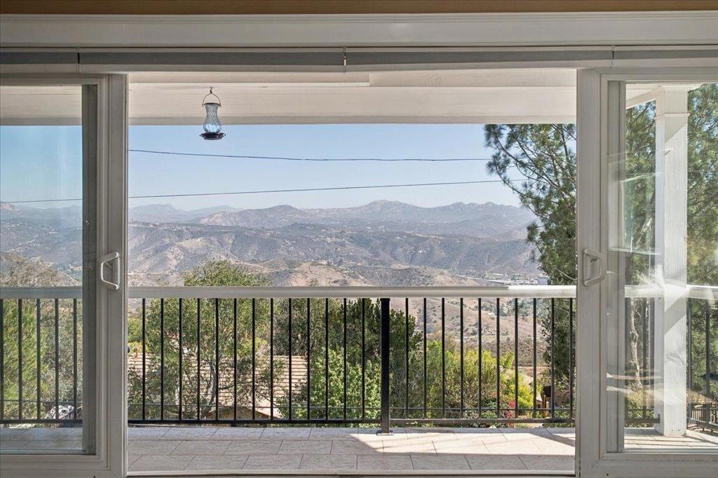 205 Highline Trail, El Cajon, CA 92021