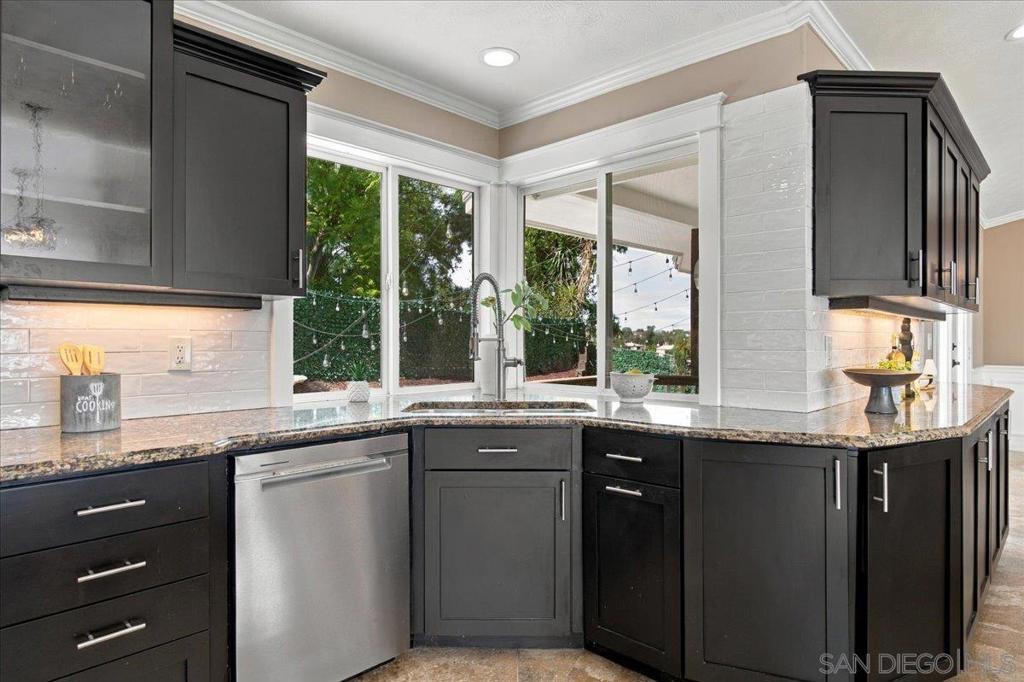 205 Highline Trail, El Cajon, CA 92021