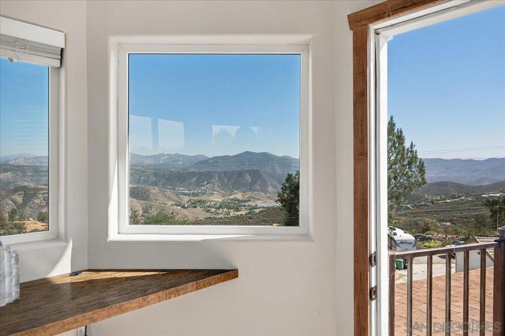 205 Highline Trail, El Cajon, CA 92021