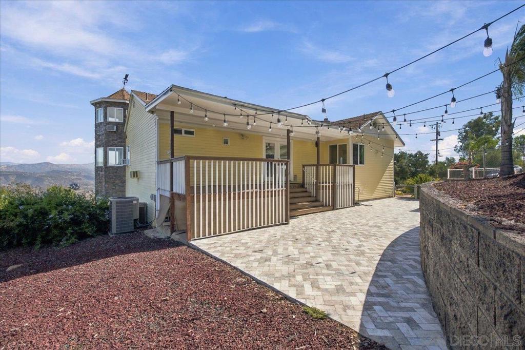 205 Highline Trail, El Cajon, CA 92021
