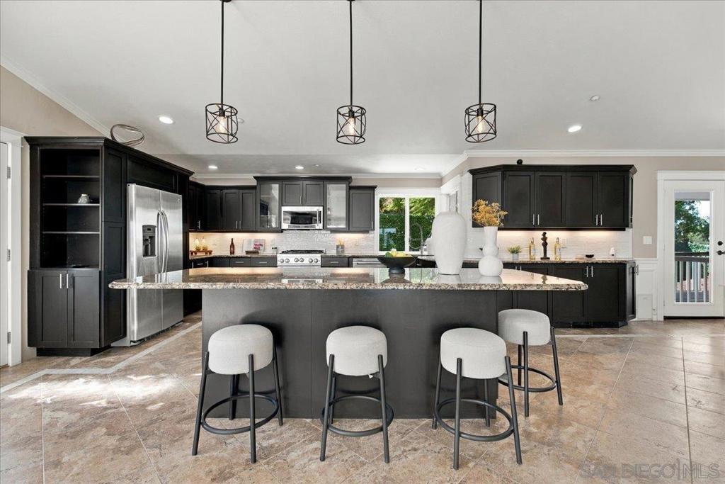 205 Highline Trail, El Cajon, CA 92021