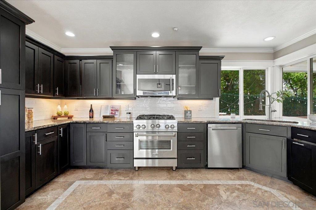 205 Highline Trail, El Cajon, CA 92021