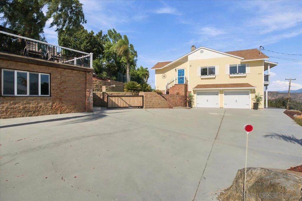 205 Highline Trail, El Cajon, CA 92021