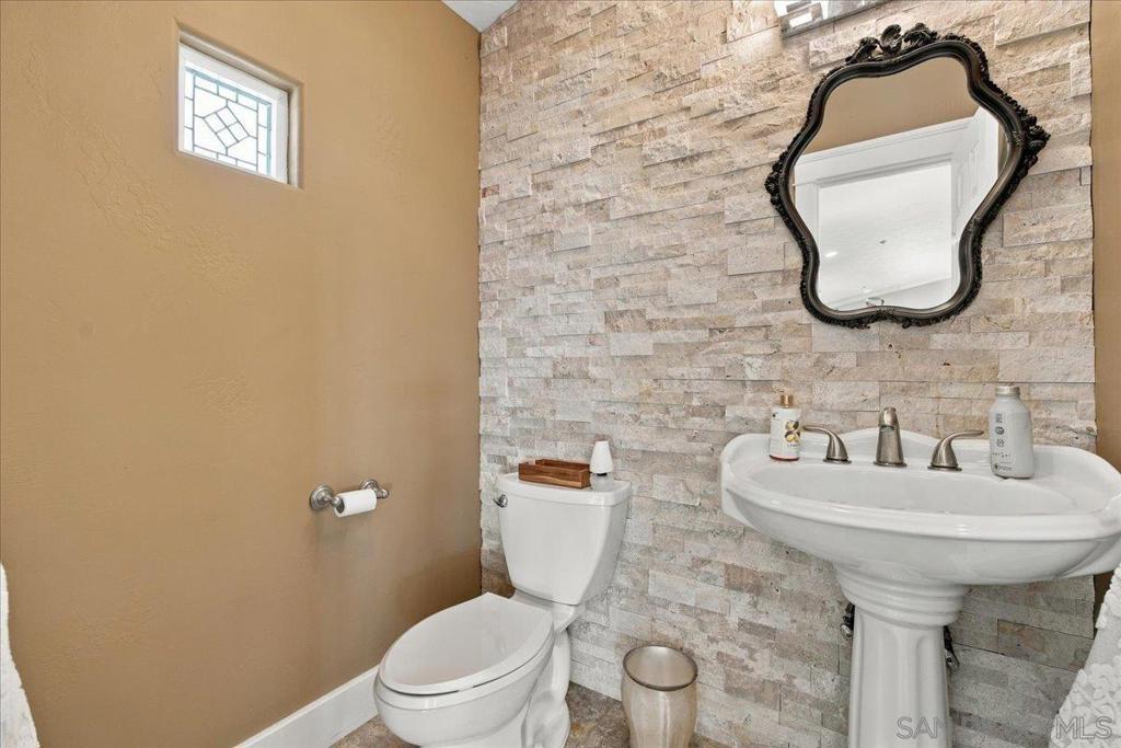 205 Highline Trail, El Cajon, CA 92021