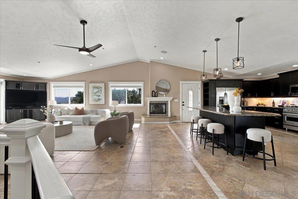 205 Highline Trail, El Cajon, CA 92021