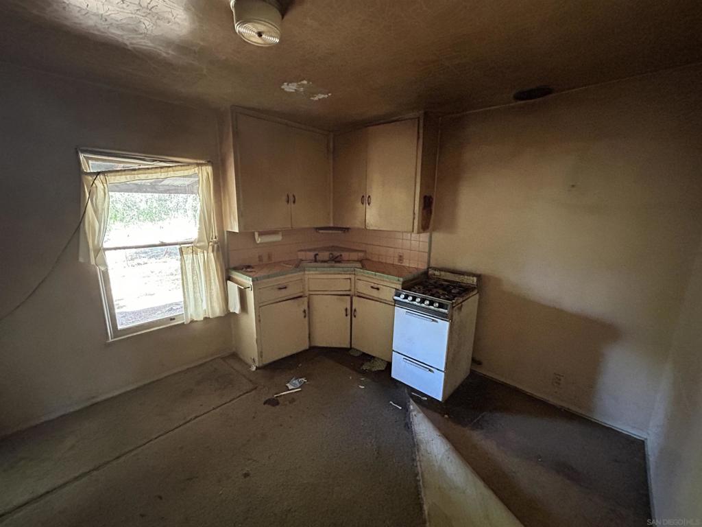1119 S Juniper, Escondido, CA 92025 1119 S Juniper, Escondido, CA 92025