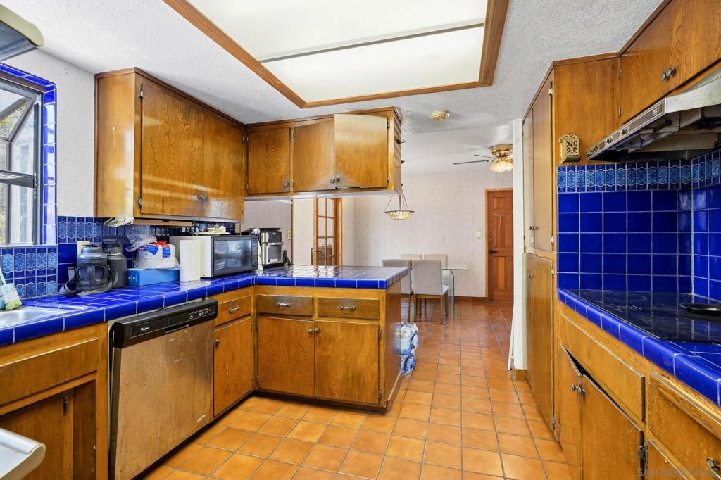 5747 Pray St, Bonita, CA 91902