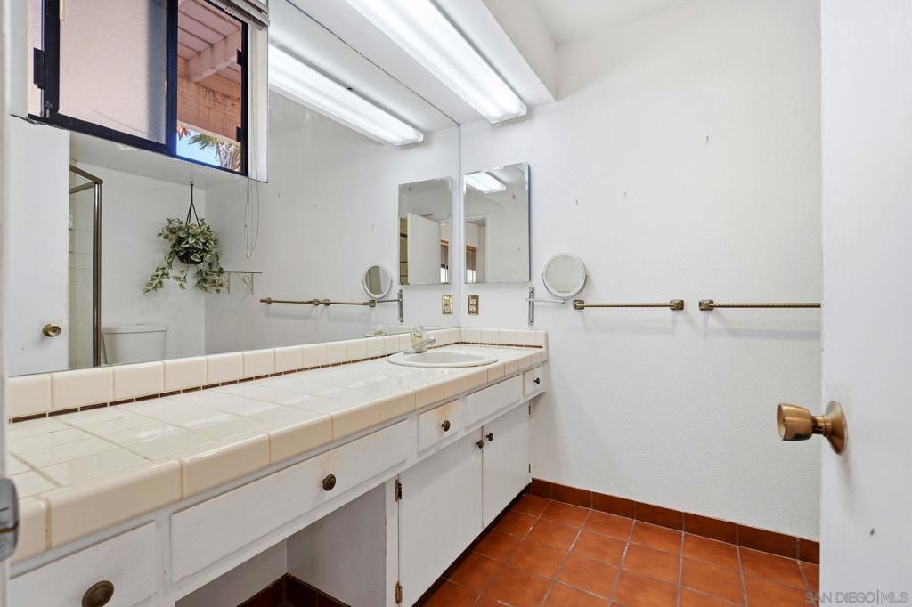 5747 Pray St, Bonita, CA 91902