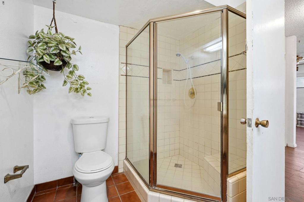 5747 Pray St, Bonita, CA 91902