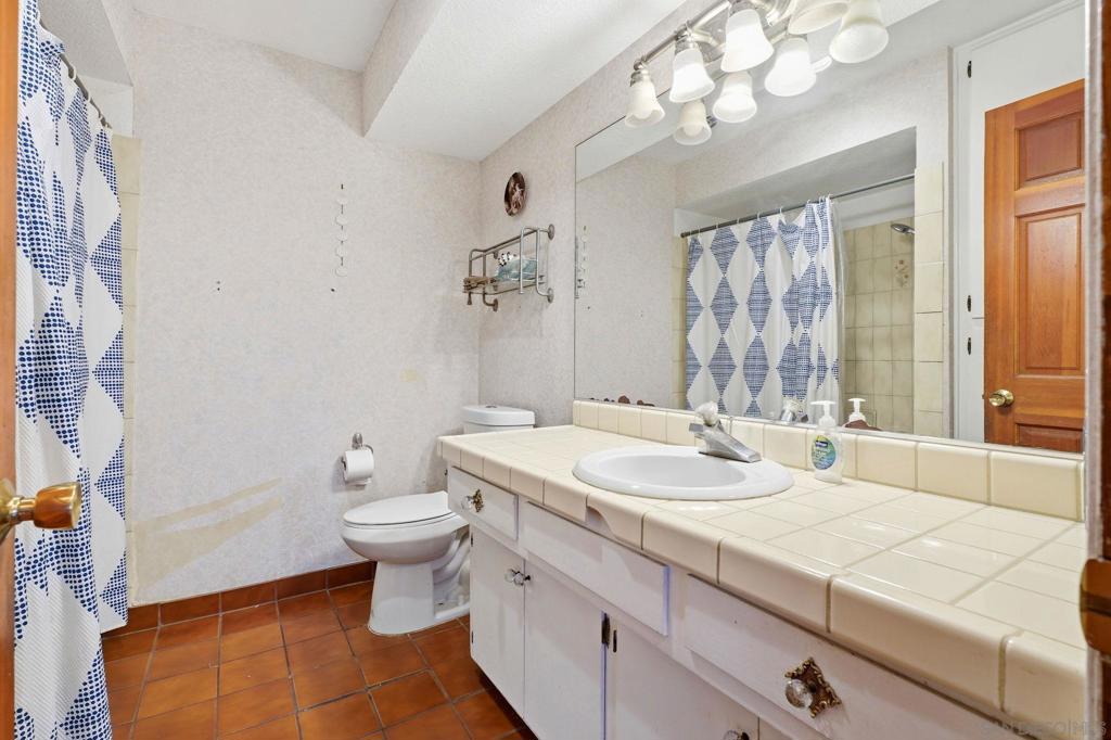 5747 Pray St, Bonita, CA 91902