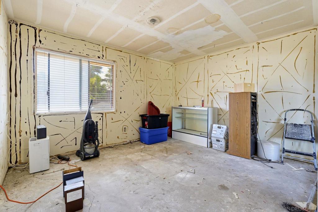 5747 Pray St, Bonita, CA 91902