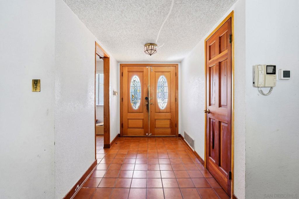 5747 Pray St, Bonita, CA 91902