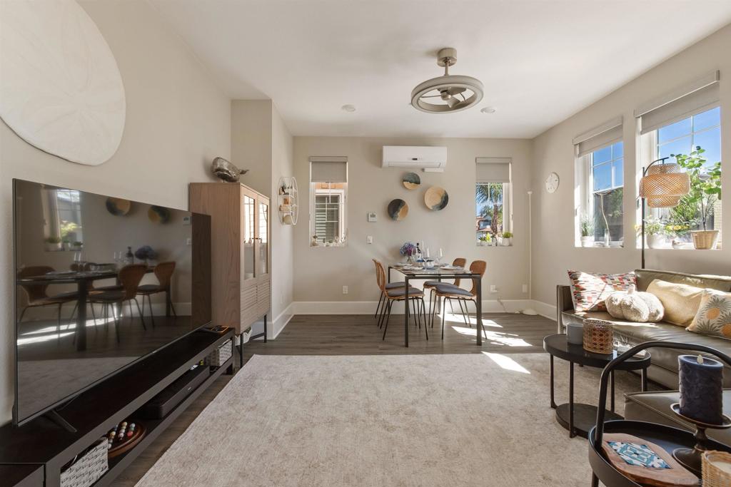 810 Santa Barbara Pl, San Diego, CA 92109